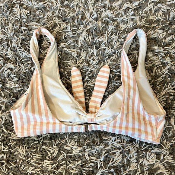 hollister tie bikini top - Picture 2 of 3
